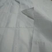 Изображение Шитье белое, прямоугольная клетка