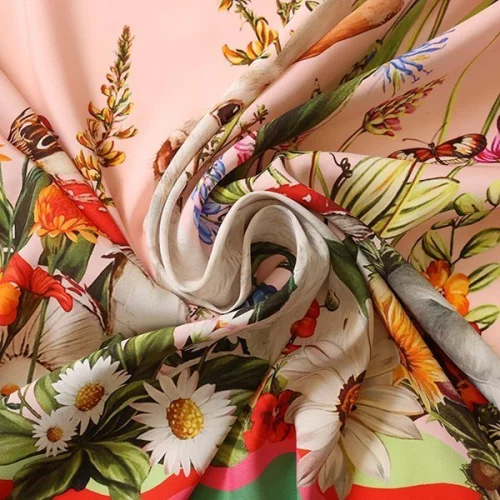Изображение Шелк 1,15м, поляна на розовом, дизайн D&G