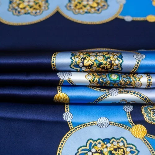 Изображение Шелк купон, драгоценности, дизайн VERSACE