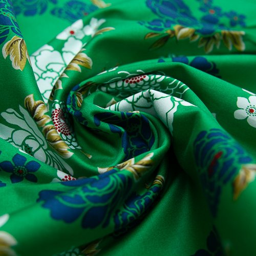 Изображение Хлопок зеленый стрейч, белые и синие цветы, дизайн GUCCI