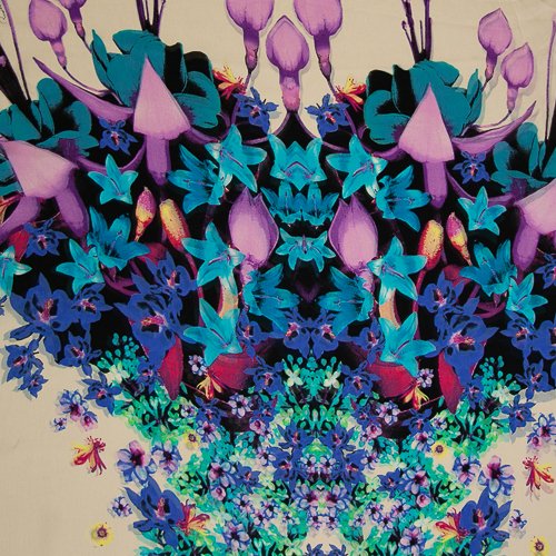 Изображение Натуральный шелк, яркие цветы, подписной дизайн ROBERTO CAVALLI