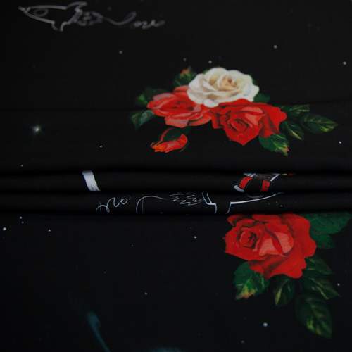 Изображение Плательная ткань, розы и космос