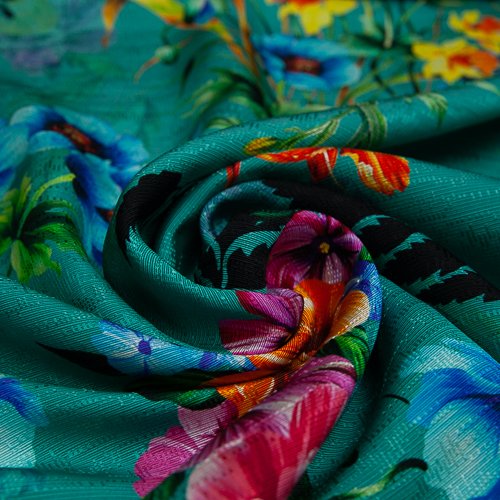 Изображение Натуральный шелк бирюзовый с яркими цветами, дизайн BLUMARINE