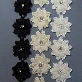 Тесьма декоративная со стразами и бусинами 3D, цветы лотоса