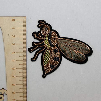 Термоаппликация пчела бронзовая, вышивка с бисером, вид сбоку