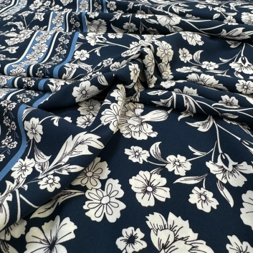 Изображение Плательная ткань кайма, цветы, дизайн BLUMARINE