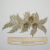 Изображение Пришивная аппликация 3D с блестящей золотой нитью, три цветка