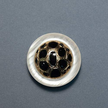 Декоративная пуговица для шубы круглая, белый перламутр и золото, 3.8 см