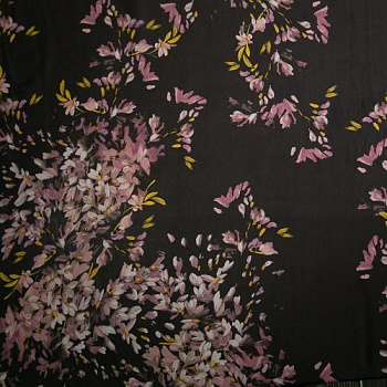 Изображение Жоржет, цветы на черном, дизайн GUCCI