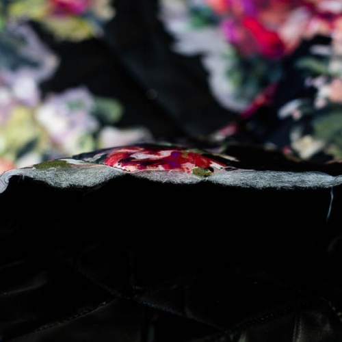 Изображение Курточная стежка на подкладке, розы