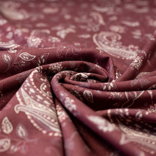 Изображение Плательная ткань тенсель, турецкие огурцы на бордо