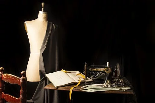 Как шить шелк на швейной машине и вручную: советы и личный опыт